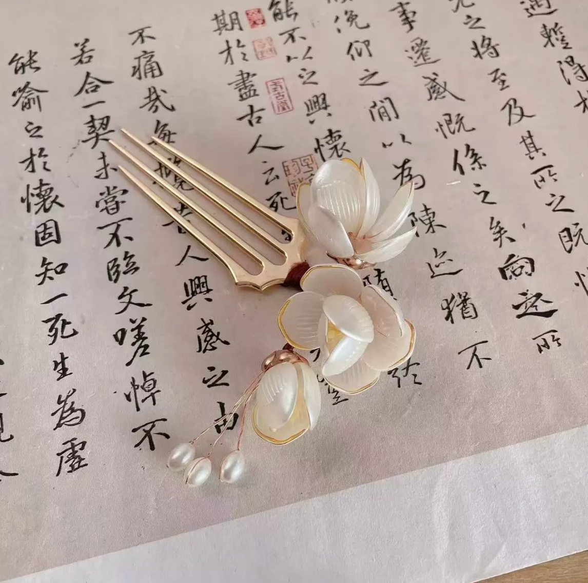 Epingle à cheveux chinoise élégante avec fleurs et perles