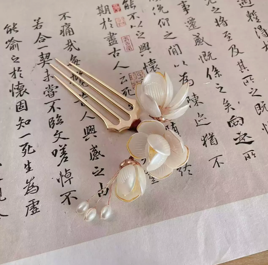 Epingle à cheveux chinoise élégante avec fleurs et perles