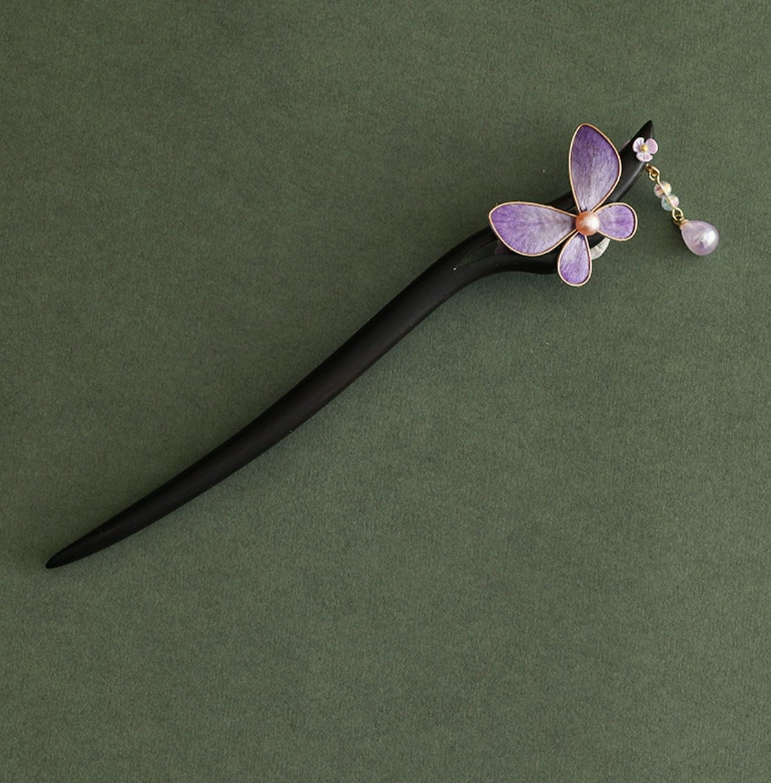 Épingle à cheveux en bois de santal avec fleur violette – style asiatique raffiné