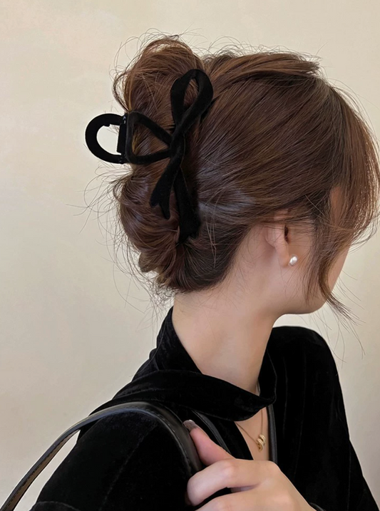 Pince à cheveux noire 11 cm – design minimaliste élégant