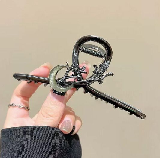 B Pince à cheveux en métal avec pendentif – style moderne et élégant