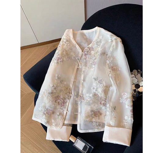 Haut d’inspiration chinoise au design élégant et raffiné.